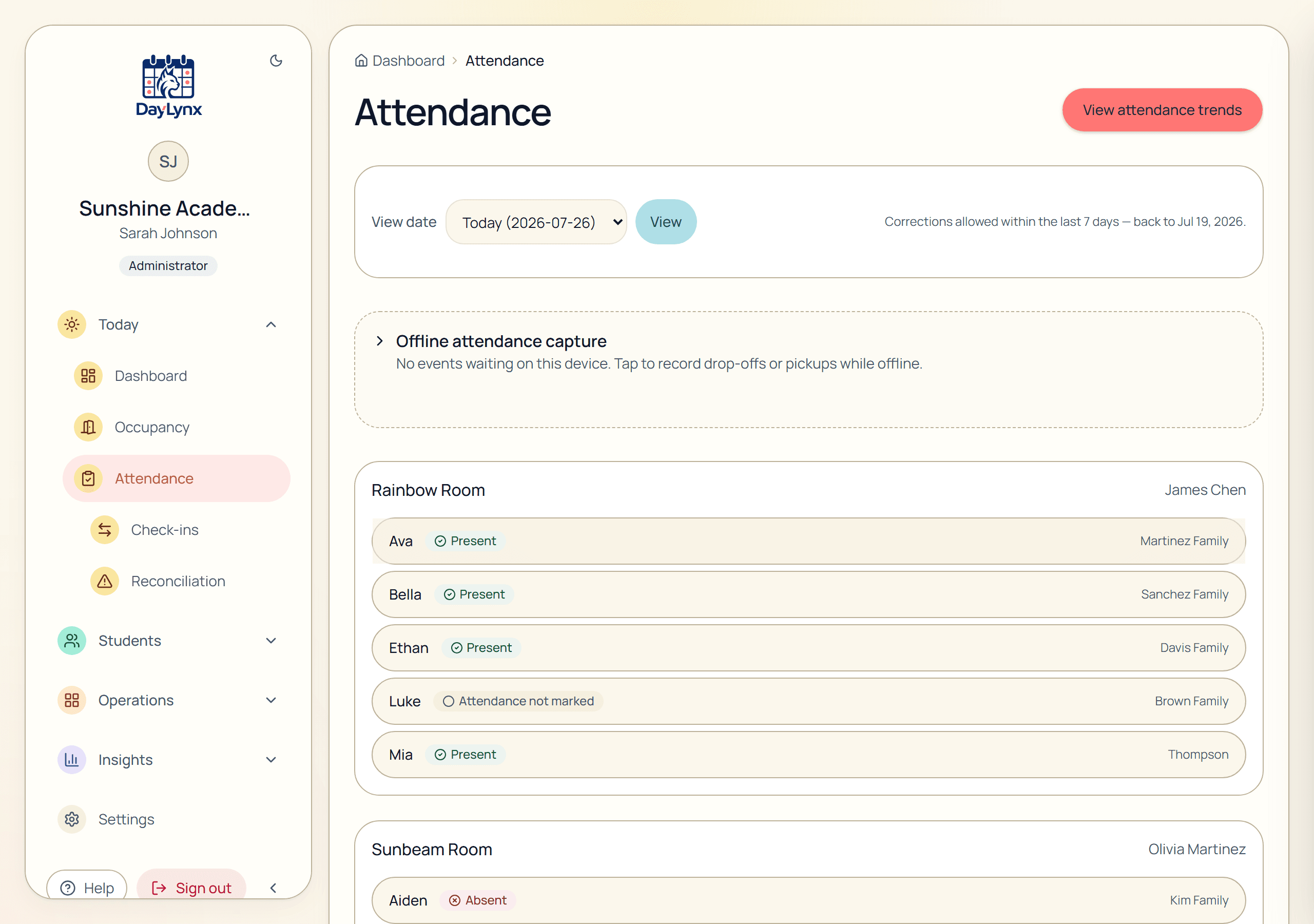 Attendance confirmation screen showing pending arrivals and departures